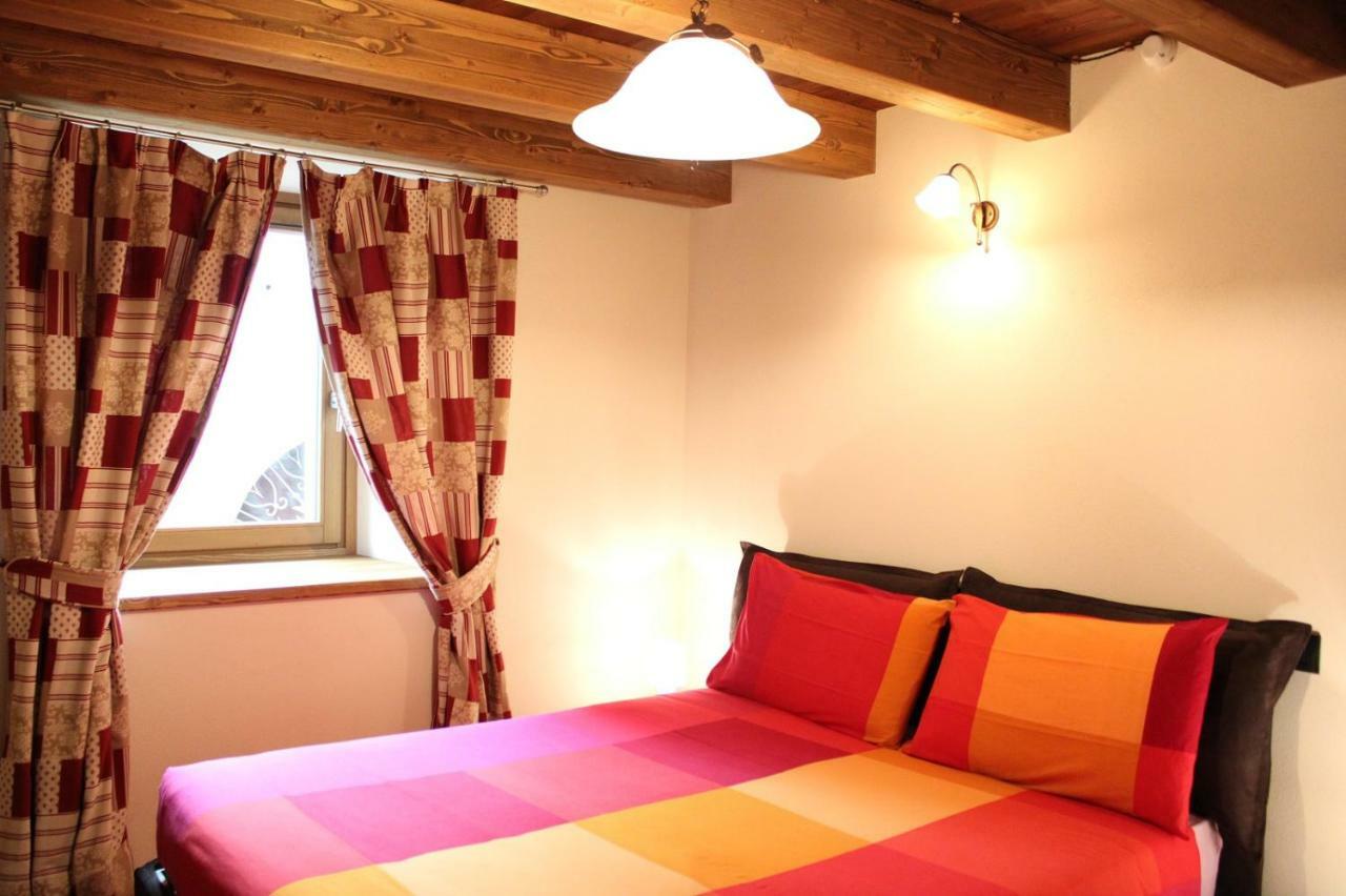 L'Atelier Du Temps - Les Greniers Appartements Aosta Exteriör bild